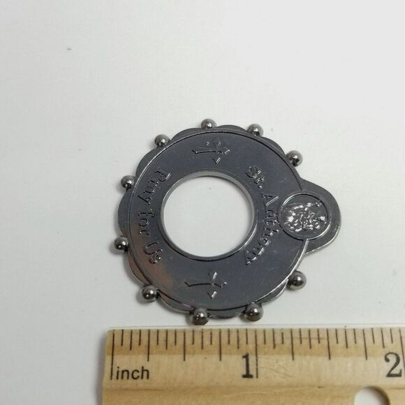 Vintage Saint Anthony Pray For Us Medallion, with Scrap of Fabric Relic - Picture 5 of 6